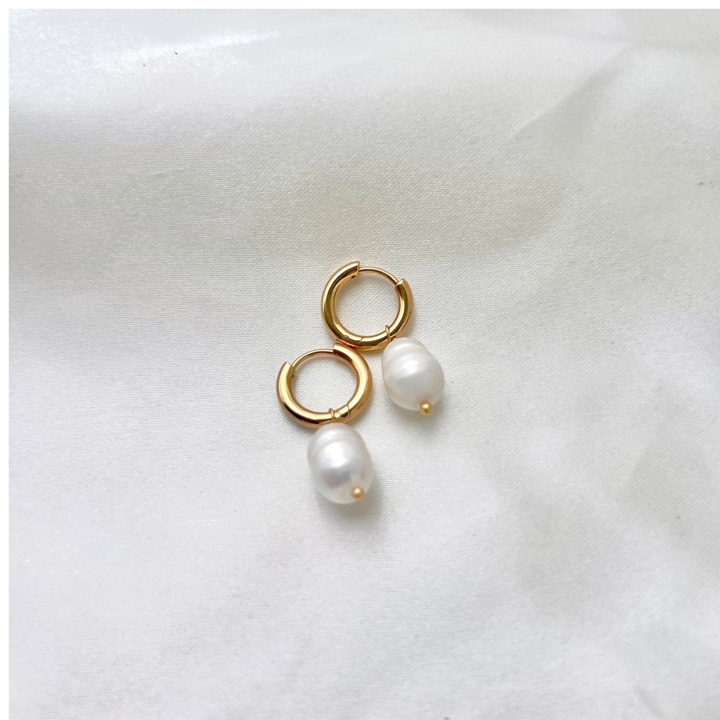 Dewelle Huggies | Real Pearl