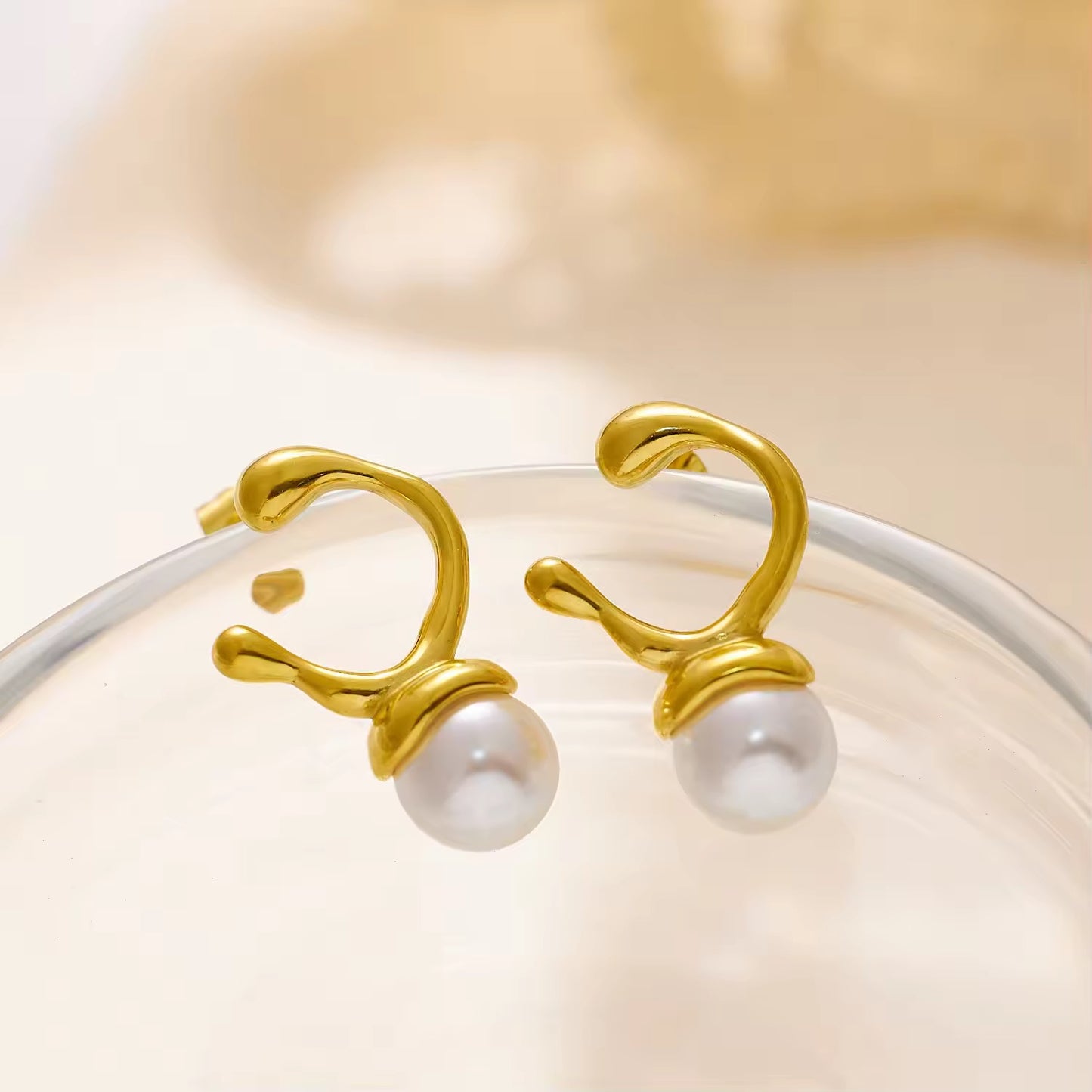 Grit Fresh Water Pearl Hanging Earrings- 18kt Gold Plated